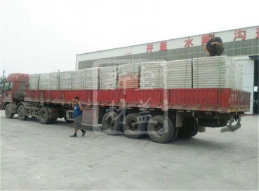 裝車(chē)完畢等待發(fā)車(chē)